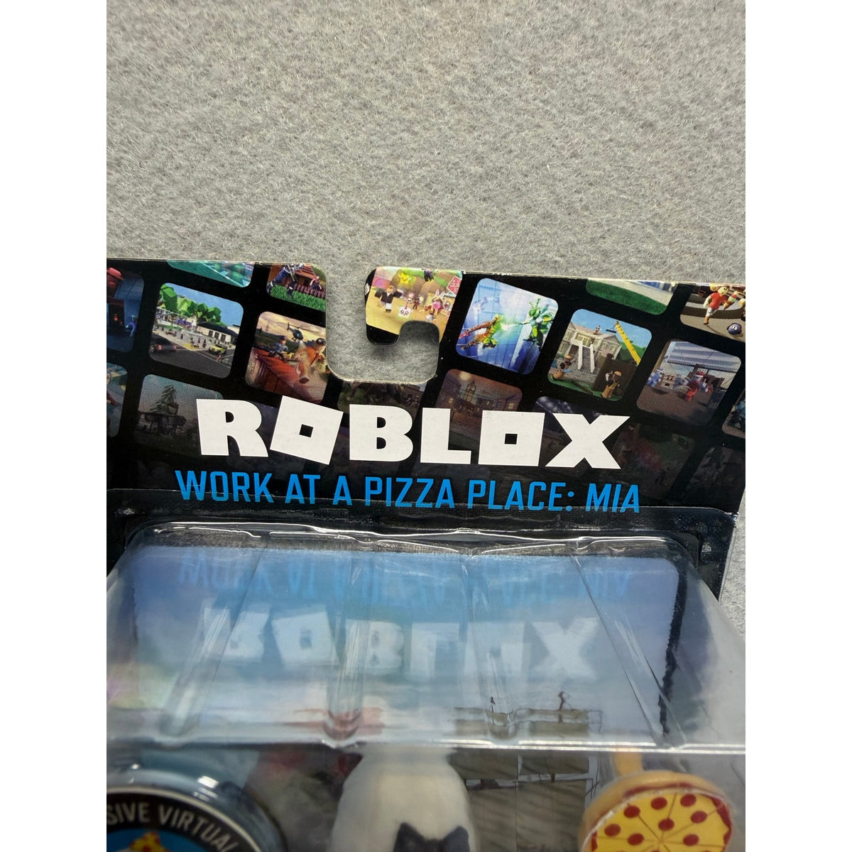 Roblox Jazwares 'Work at a Pizza Place: Mia' Figure Pack + Virtual Code