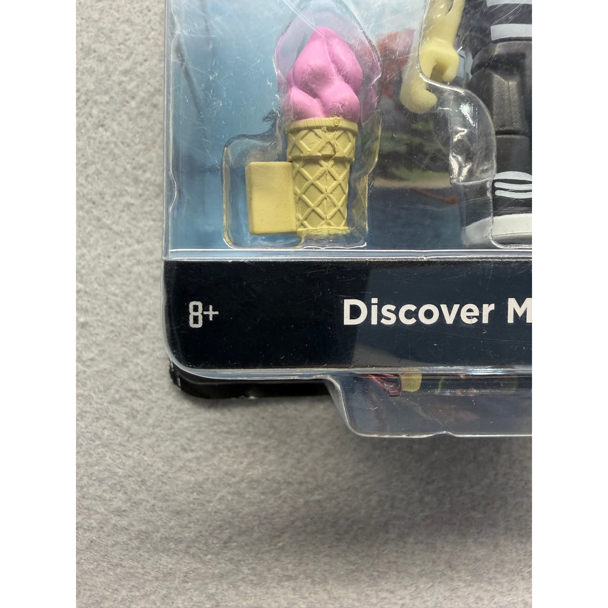 Roblox Jazwares 'Work at a Pizza Place: Mia' Figure Pack + Virtual Code