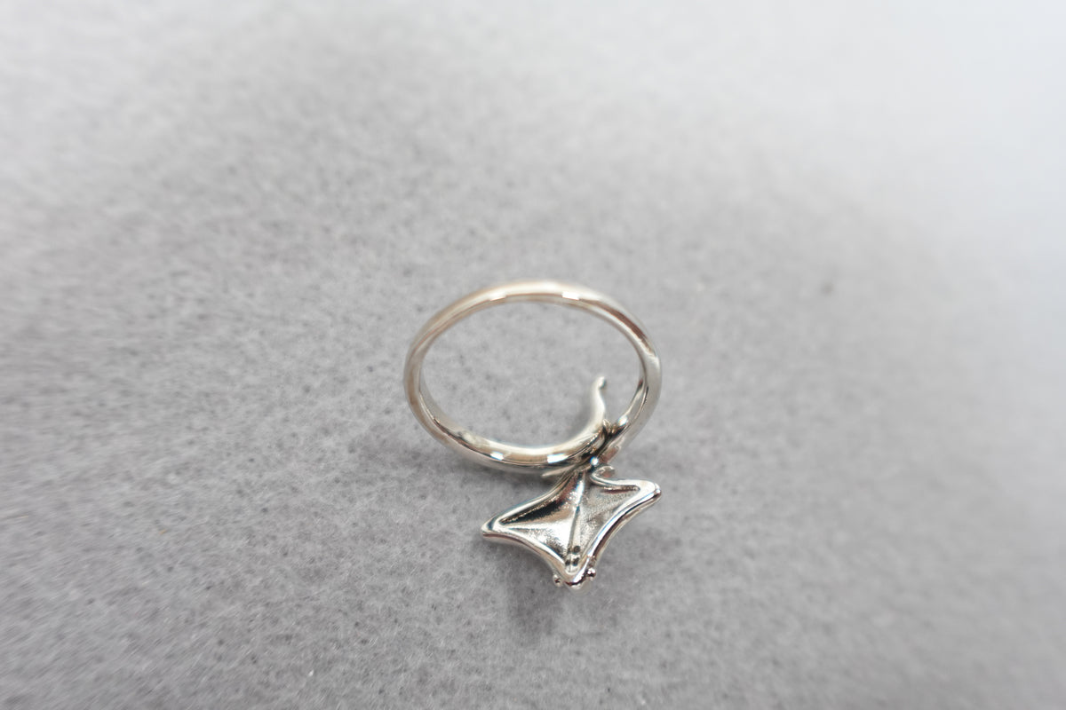 Manta Ray Zircon Silver Adjustable Wrap Ring Size 5.5