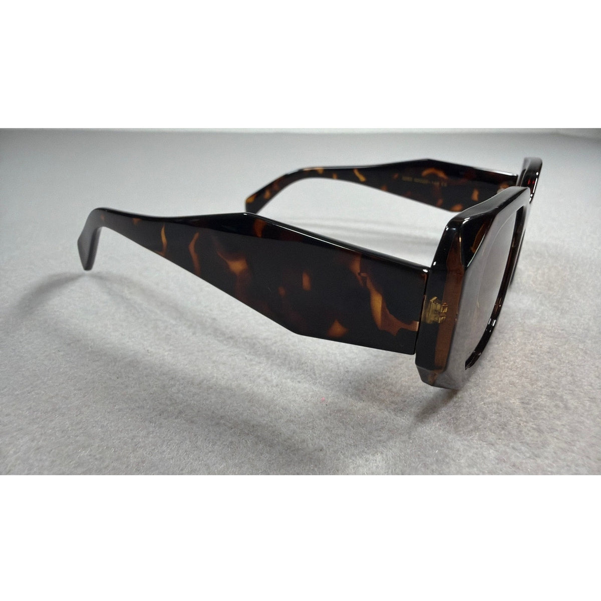 Amàre Frames Pra Flame Tortoiseshell Geometric Sunglasses